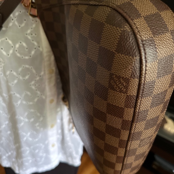 Louis Vuitton South Bank Besace Crossbody - Picture 8 of 17